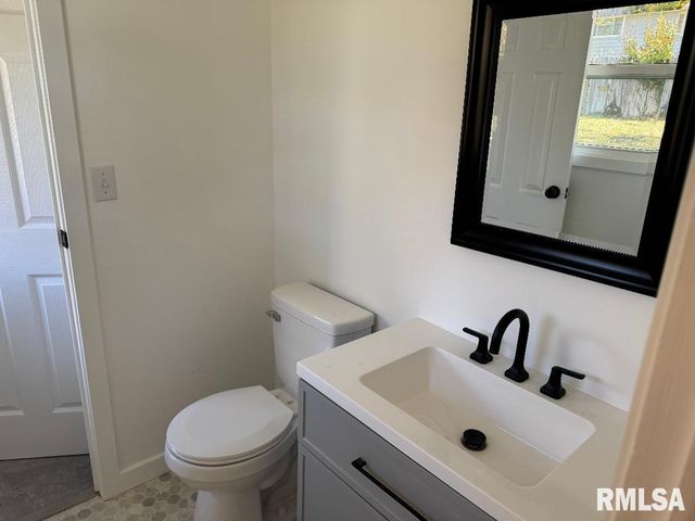 5821 N GRACELAND Drive, Peoria, IL 61614