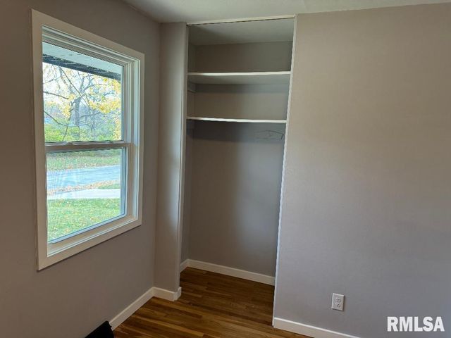 5821 N GRACELAND Drive, Peoria, IL 61614