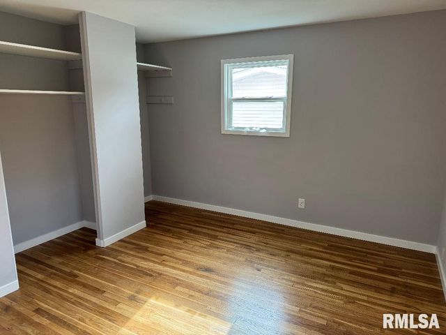 5821 N GRACELAND Drive, Peoria, IL 61614