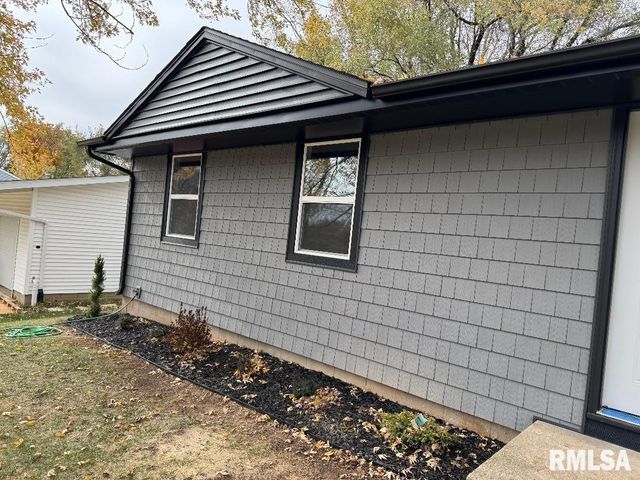 5821 N GRACELAND Drive, Peoria, IL 61614