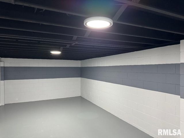 5821 N GRACELAND Drive, Peoria, IL 61614