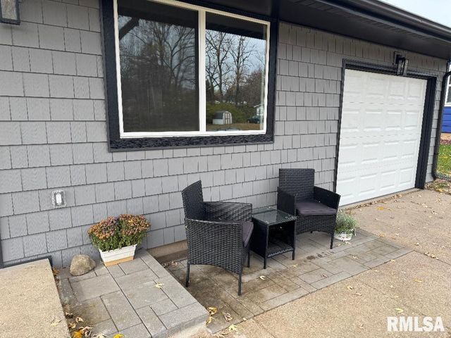 5821 N GRACELAND Drive, Peoria, IL 61614