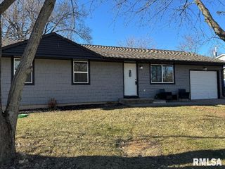 5821 N GRACELAND Drive, Peoria, IL 61614