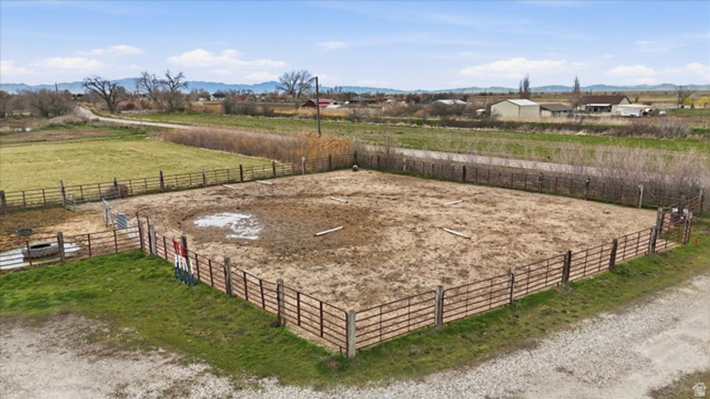 Image 66 of property listing at 6207 W 1900 N, Warren, UT 84404