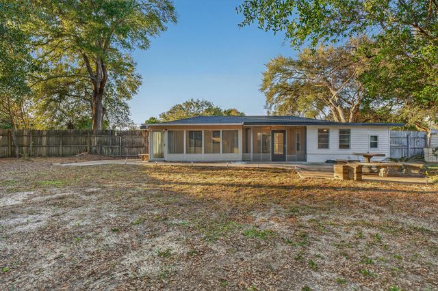 420 Paradise Road, Niceville, FL 32578