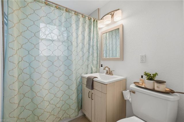 124 Armstrong ST, Portsmouth, VA 23704