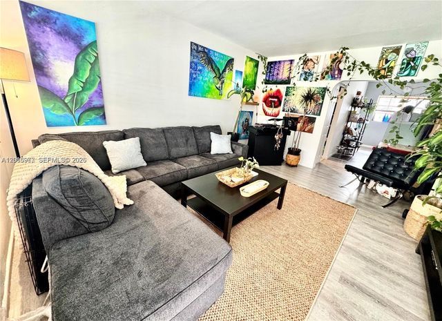 330 74th St 15, Miami Beach, FL 33141