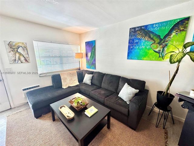 330 74th St 15, Miami Beach, FL 33141