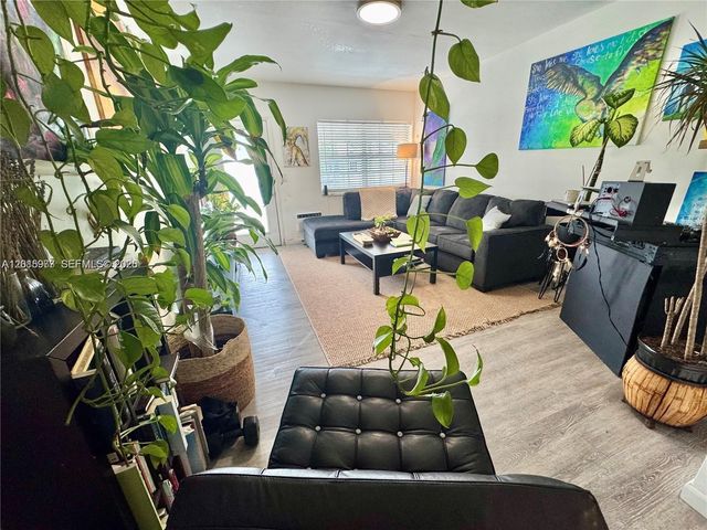 330 74th St 15, Miami Beach, FL 33141