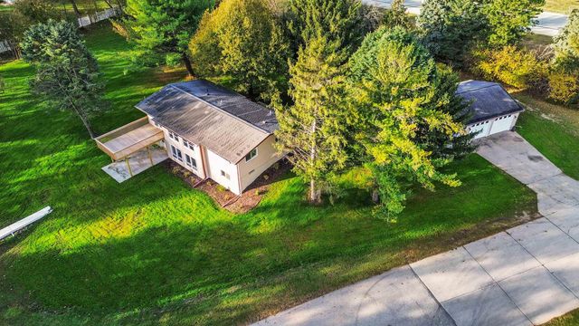 113 Island View Drive, Waverly, IA 50677