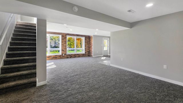 113 Island View Drive, Waverly, IA 50677