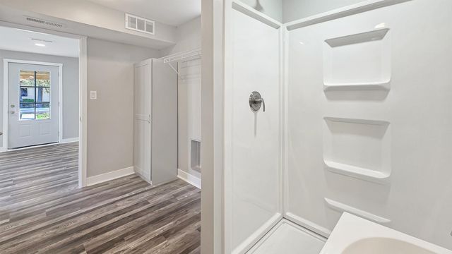 113 Island View Drive, Waverly, IA 50677