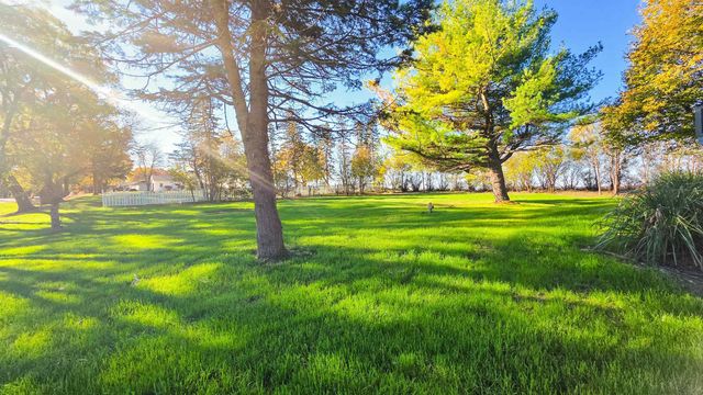 113 Island View Drive, Waverly, IA 50677