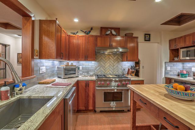 707 Walden Road, Corrales, NM 87048