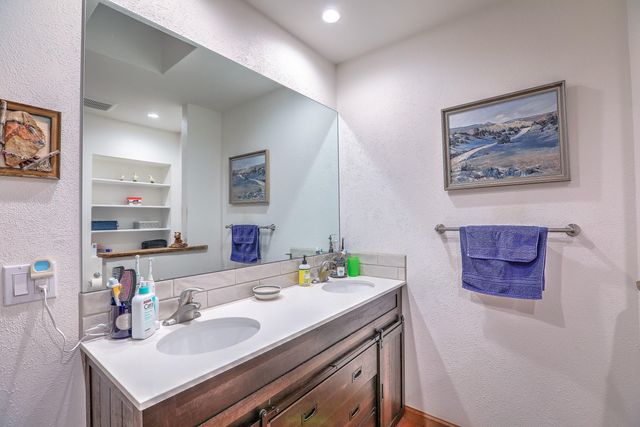 707 Walden Road, Corrales, NM 87048