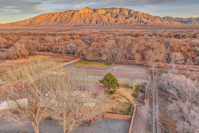 707 Walden Road, Corrales, NM 87048