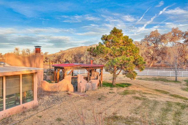 707 Walden Road, Corrales, NM 87048