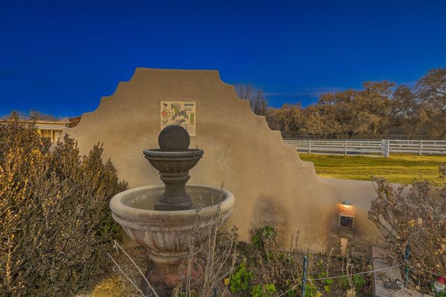 707 Walden Road, Corrales, NM 87048
