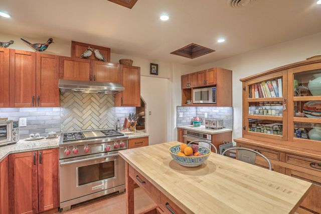 707 Walden Road, Corrales, NM 87048