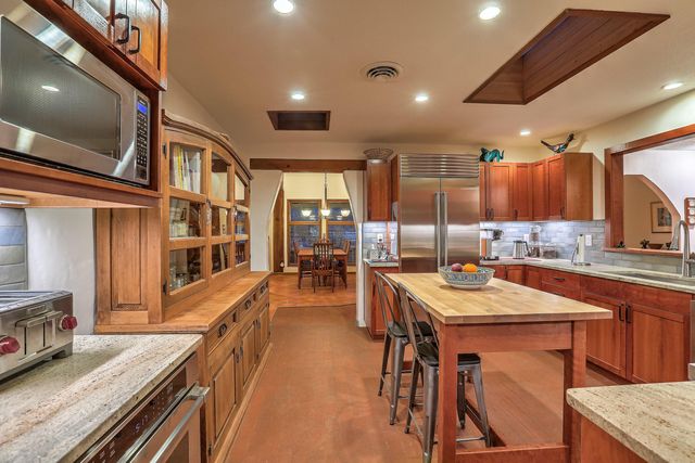 707 Walden Road, Corrales, NM 87048