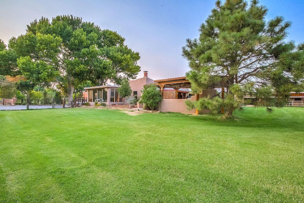 707 Walden Road, Corrales, NM 87048