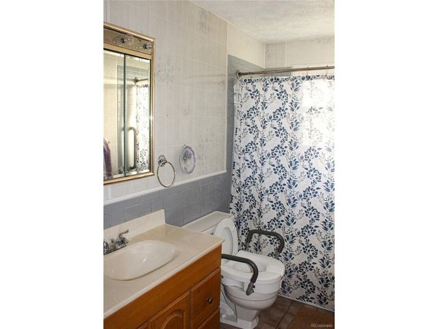 2612 S Field Ct, Lakewood, CO 80227