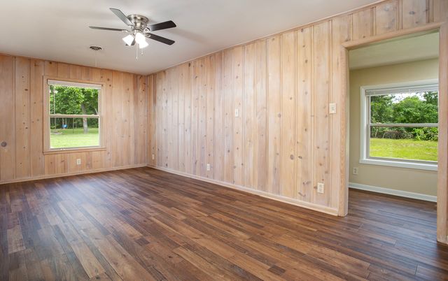 210 W Kansas Street, Van, TX 75790