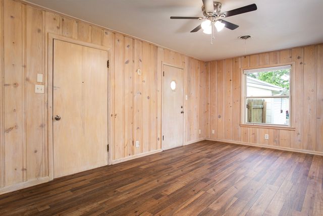 210 W Kansas Street, Van, TX 75790