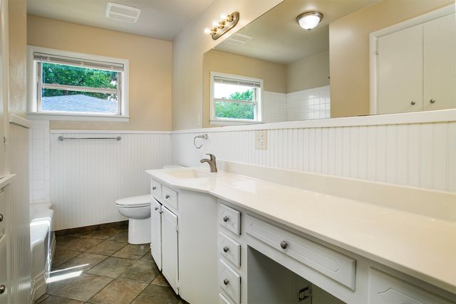 210 W Kansas Street, Van, TX 75790