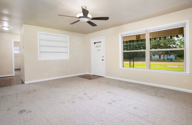 210 W Kansas Street, Van, TX 75790