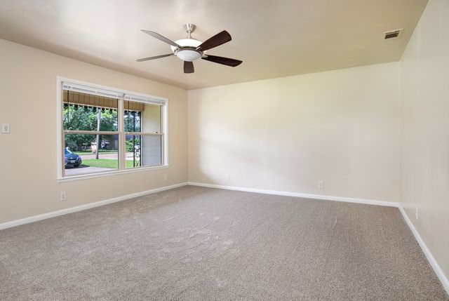 210 W Kansas Street, Van, TX 75790