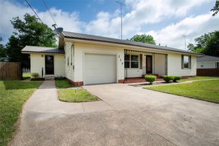 210 W Kansas Street, Van, TX 75790
