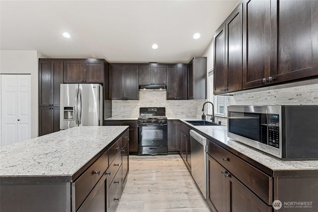 1025 Loganberry Ln, Camano Island, WA 98282