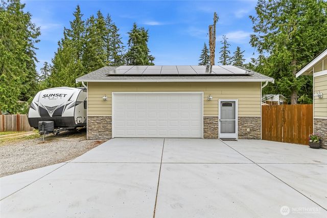 1025 Loganberry Ln, Camano Island, WA 98282