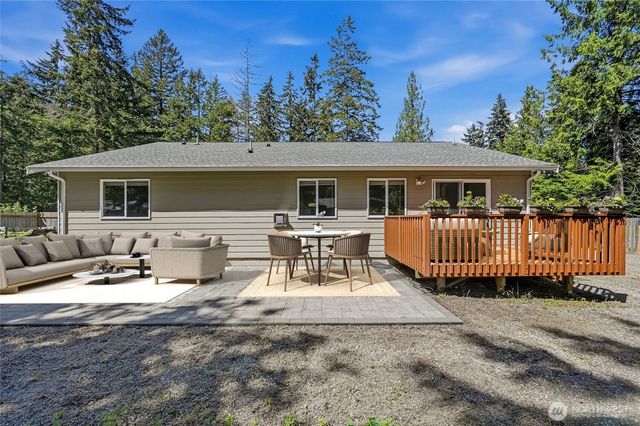 1025 Loganberry Ln, Camano Island, WA 98282