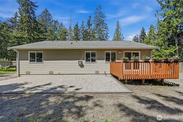 1025 Loganberry Ln, Camano Island, WA 98282