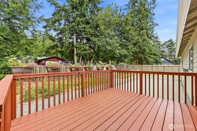 1025 Loganberry Ln, Camano Island, WA 98282