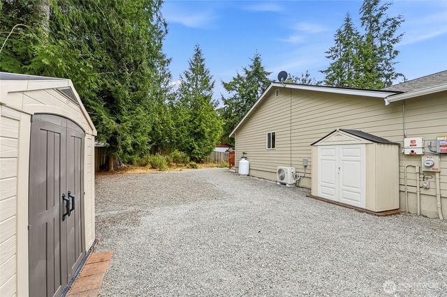 1025 Loganberry Ln, Camano Island, WA 98282