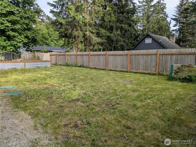 1025 Loganberry Ln, Camano Island, WA 98282
