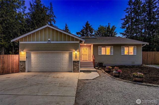 1025 Loganberry Ln, Camano Island, WA 98282