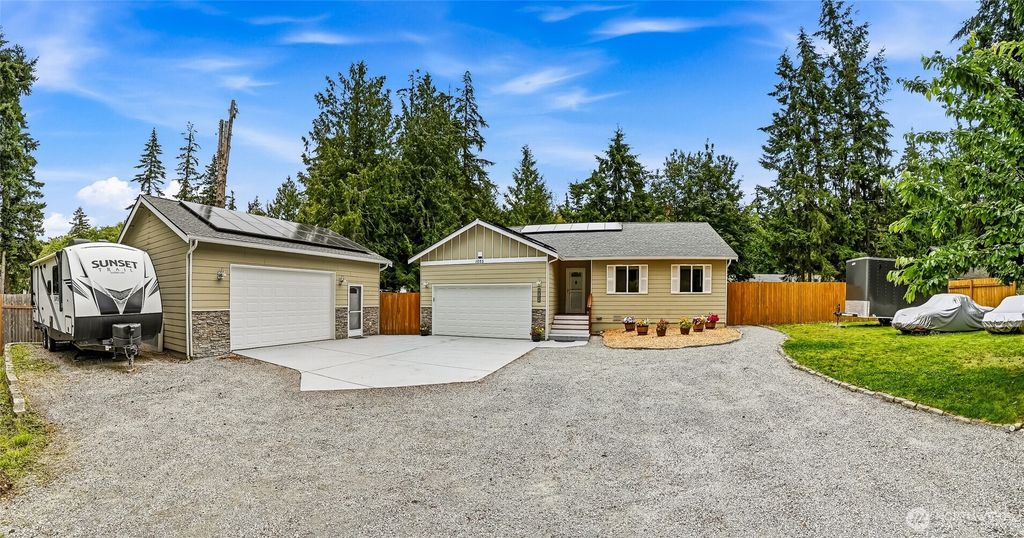 1025 Loganberry Ln, Camano Island, WA 98282