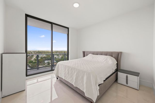 220 Lake Shore Drive 1125, Lake Park, FL 33403