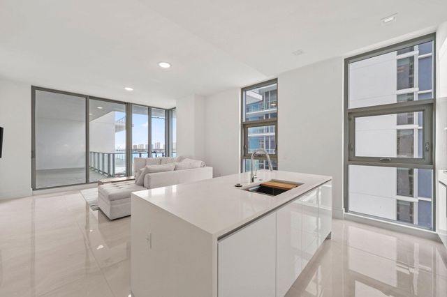 220 Lake Shore Drive 1125, Lake Park, FL 33403