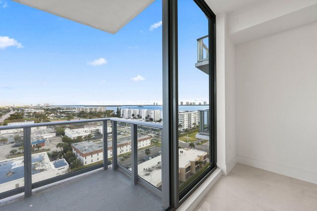 220 Lake Shore Drive 1125, Lake Park, FL 33403