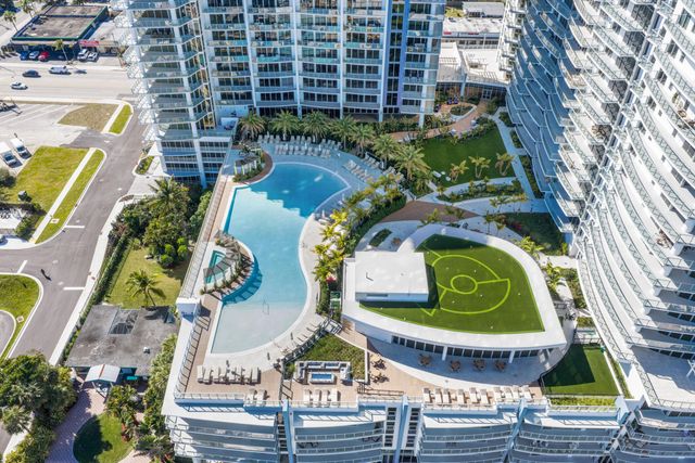 220 Lake Shore Drive 1125, Lake Park, FL 33403