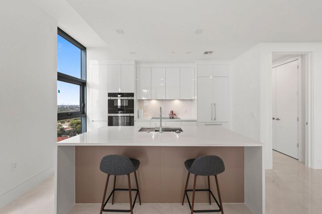 220 Lake Shore Drive 1125, Lake Park, FL 33403