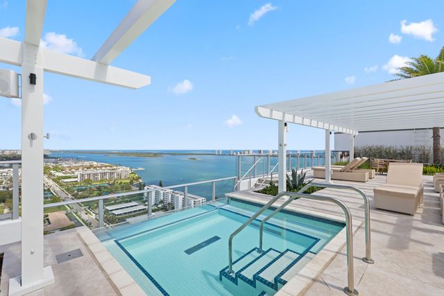 220 Lake Shore Drive 1125, Lake Park, FL 33403