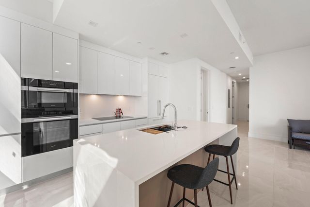 220 Lake Shore Drive 1125, Lake Park, FL 33403