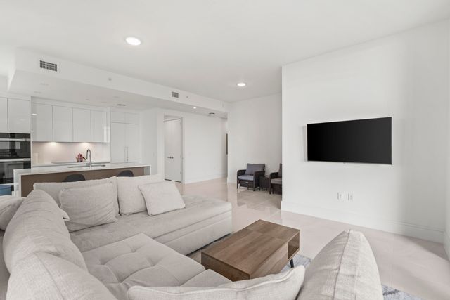 220 Lake Shore Drive 1125, Lake Park, FL 33403