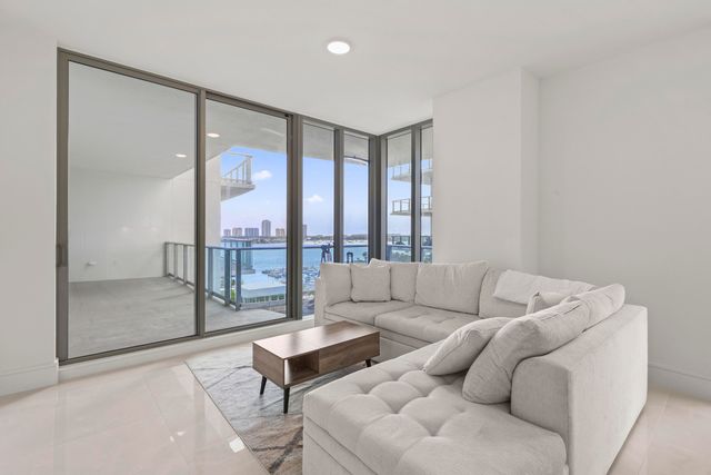 220 Lake Shore Drive 1125, Lake Park, FL 33403